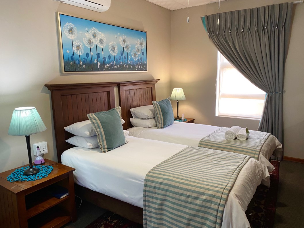 TURQUOISE room at Castello Guest House