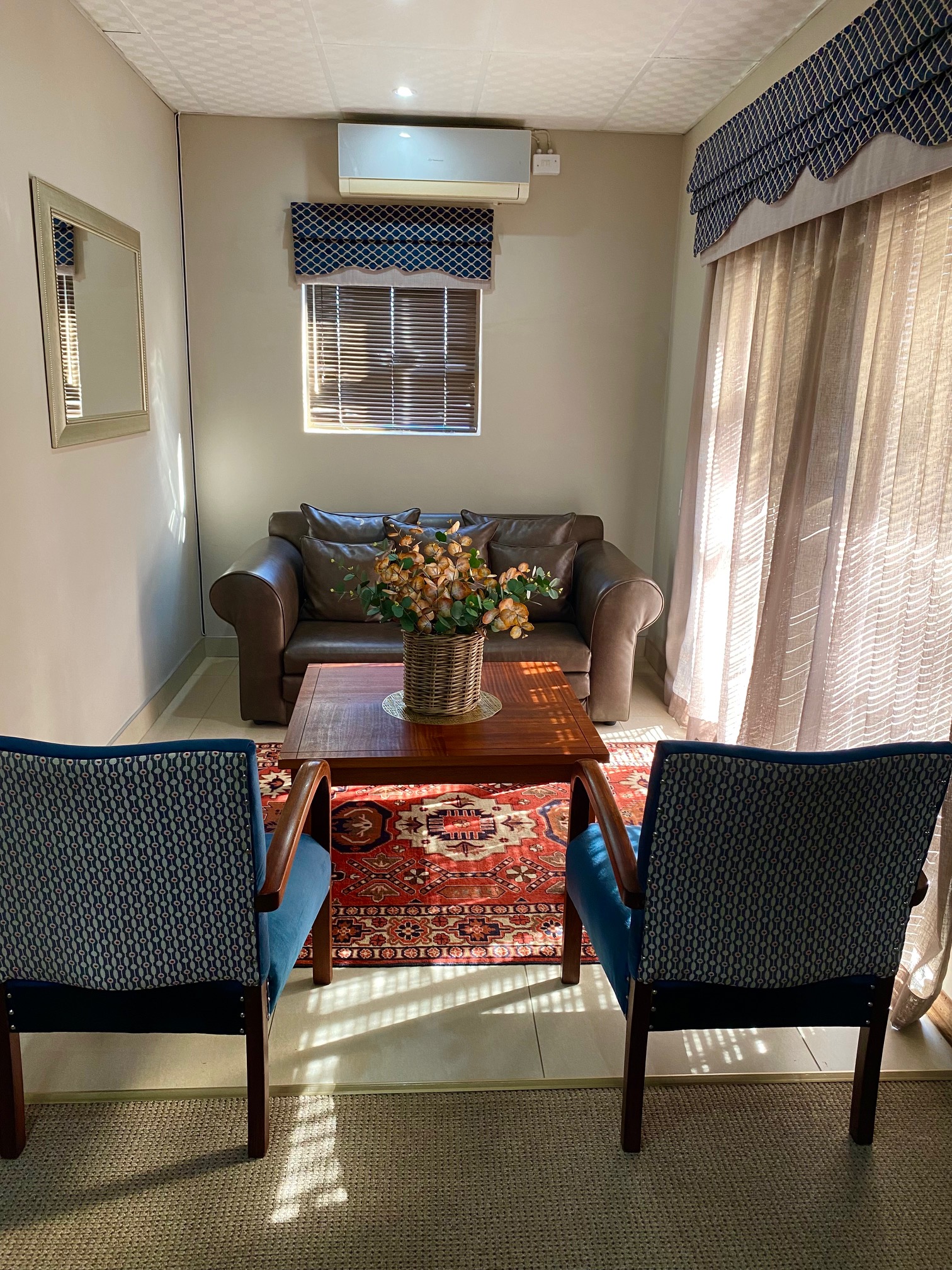 EXECUTIVE SUITE – NAVY room at Castello Guest House